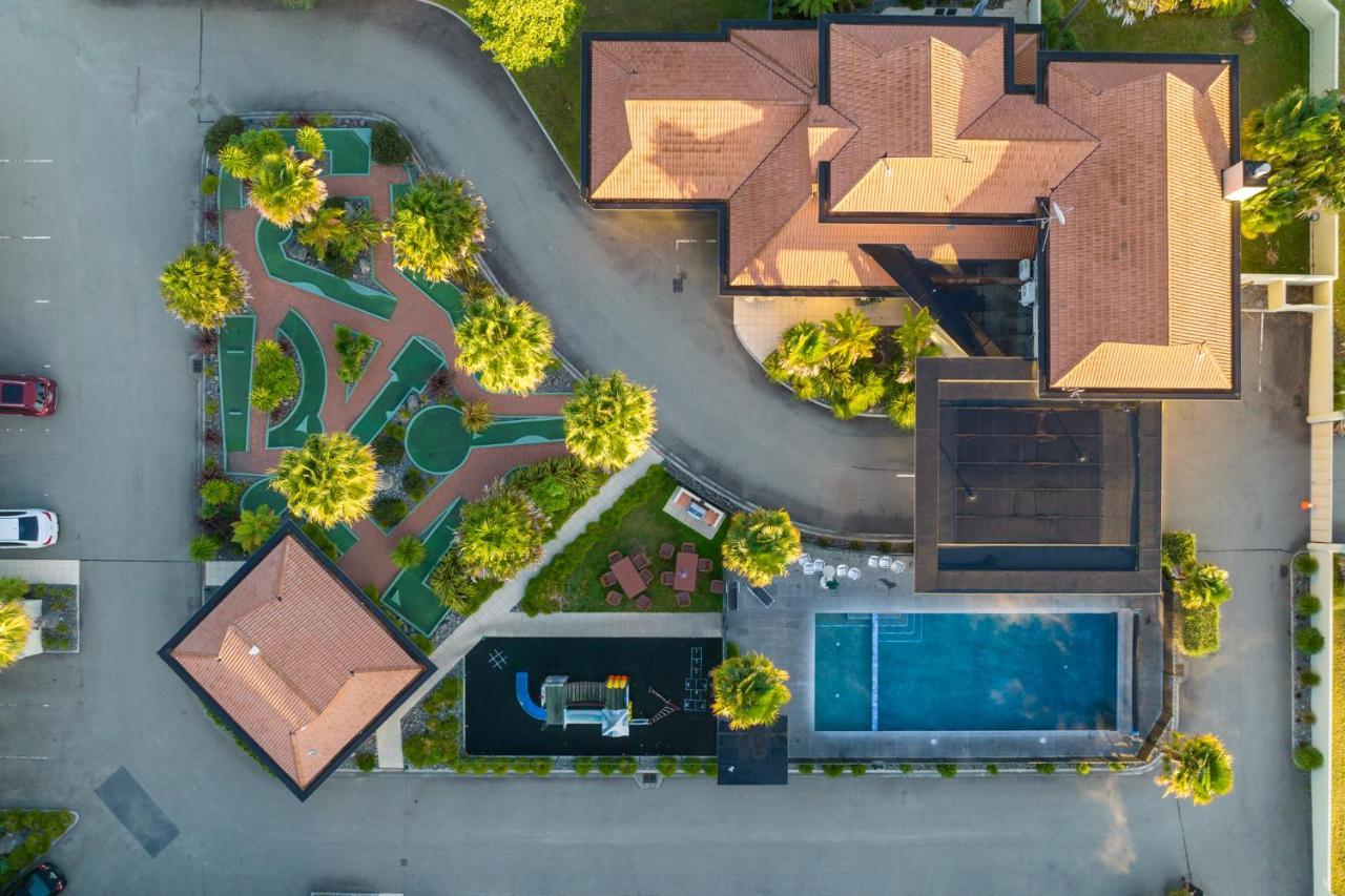 Regal Palms Resort Роторуа Екстериор снимка Aerial view of the clubhouse