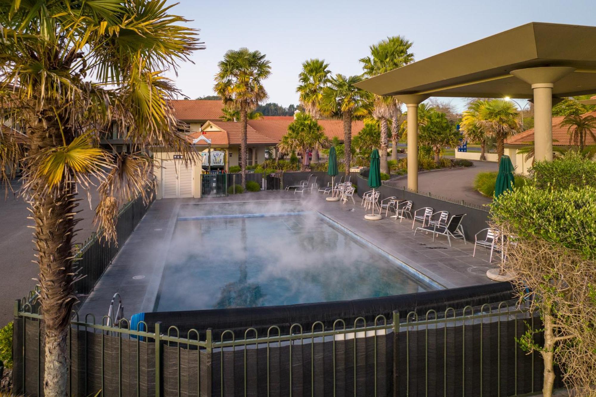 Regal Palms Resort Роторуа Екстериор снимка Thermal hot pool at Porirua